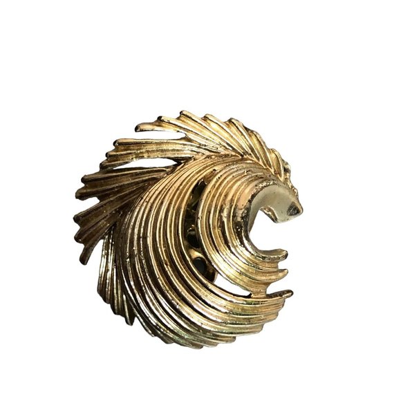 Lisner Vintage Gold Tone Earrings Clip On Swirled Feather Costume Jewelry MCM - Picture 4 of 11